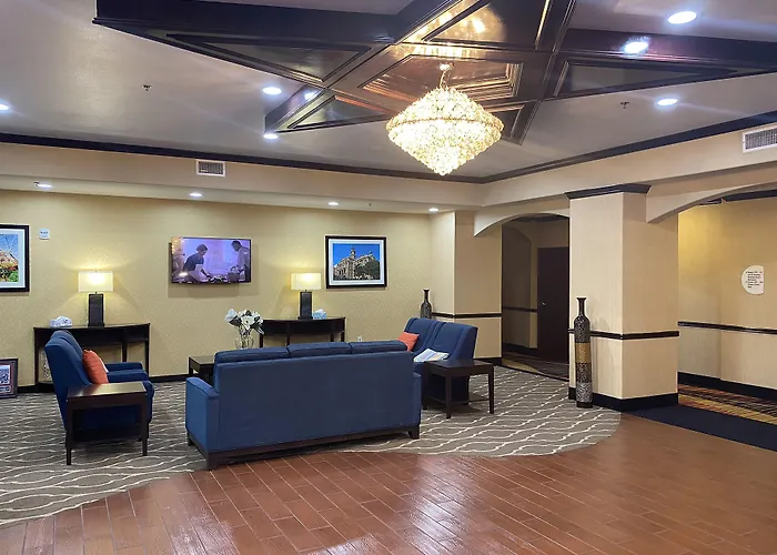 Comfort Worth Hotel 4*