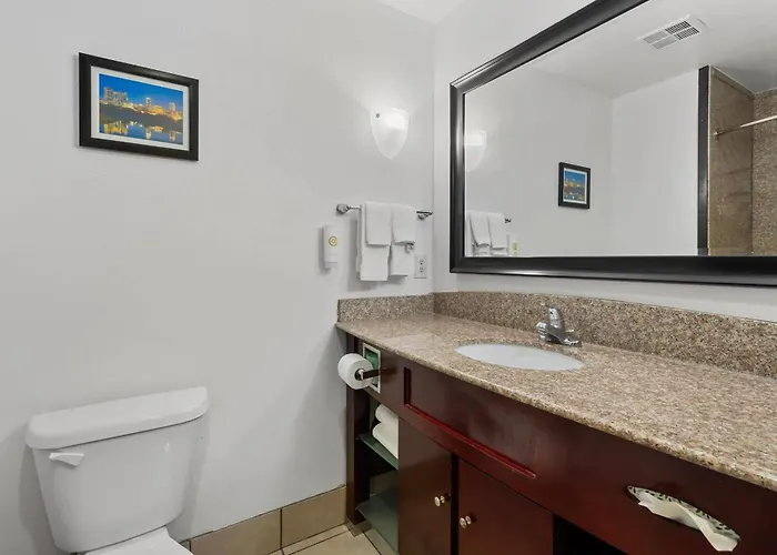 Comfort Worth Hotel