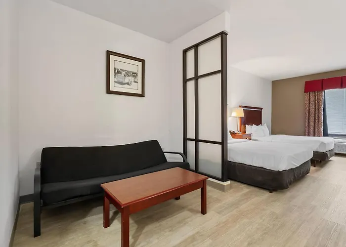 Comfort Worth Hotel